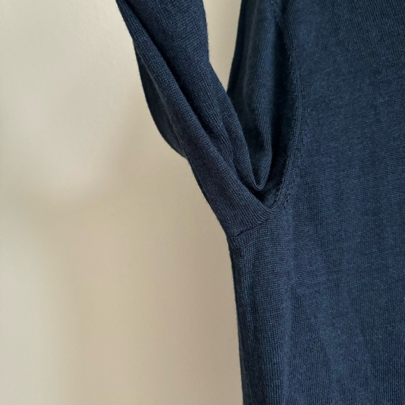 Calvin Klein V-Neck Extra Fine 100% Merino Wool Navy Blue Sweater Size Medium - Picture 8 of 14